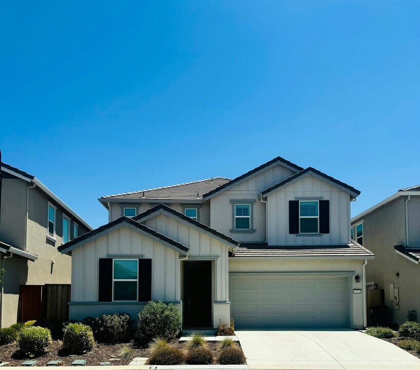5473 Guenoc Valley Ln in Antioch, CA - Building Photo