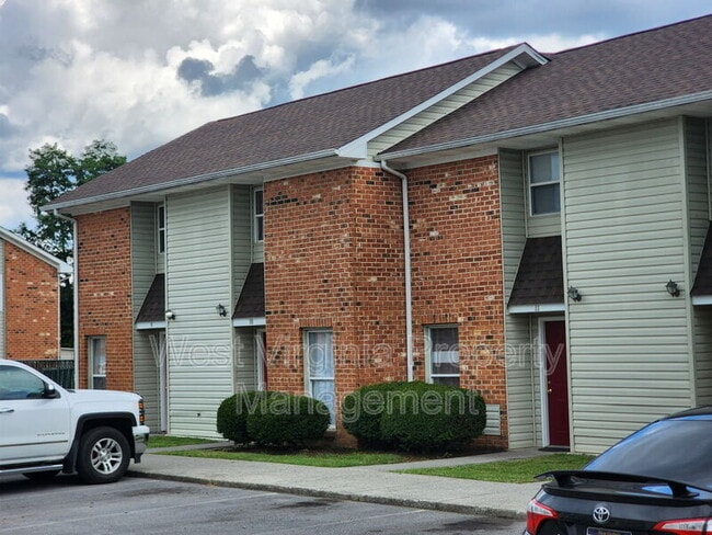 3648 Davis Stuart Rd in Lewisburg, WV - Building Photo - Building Photo