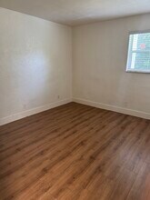 5827 NW 22nd Ct in Lauderhill, FL - Foto de edificio - Building Photo