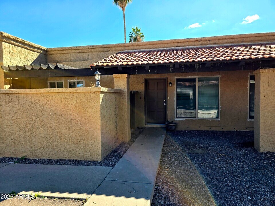 715 N Arrowhead Dr in Chandler, AZ - Building Photo