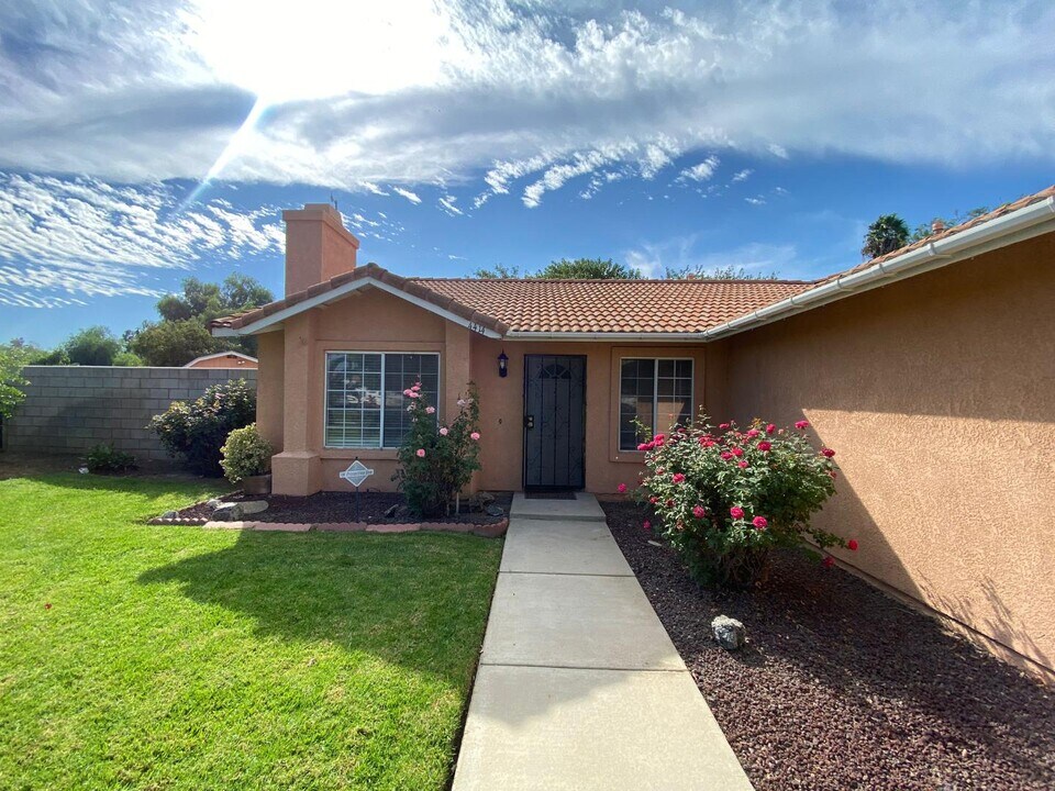 4414 Royal Pine Cir in Riverside, CA - Building Photo