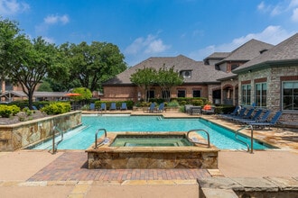 Oaks Riverchase Apartments in Coppell, TX - Building Photo - Building Photo