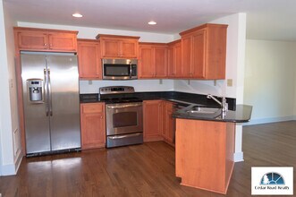 209 E Jackson St, Unit West Apartment in Port Washington, WI - Building Photo - Building Photo