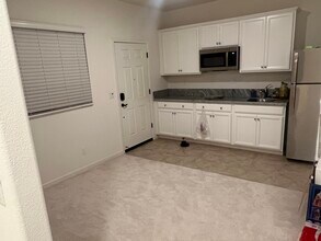 2056 Ballet Way in Roseville, CA - Foto de edificio - Building Photo