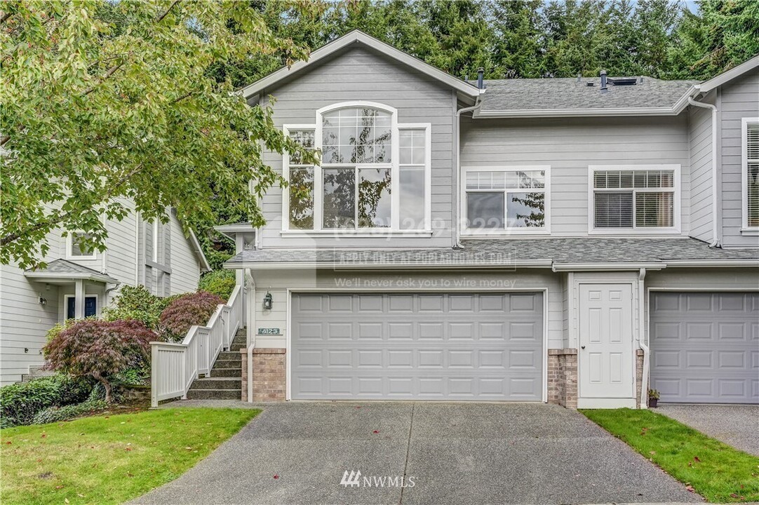 4123 Fieldstone Dr in Lynnwood, WA - Foto de edificio