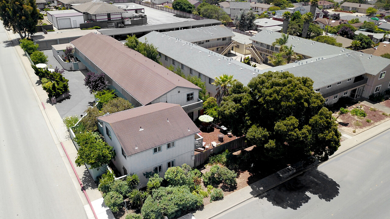 1191 Noche Buena St in Seaside, CA - Building Photo