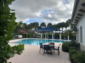 11718 Ct-13 in Hollywood, FL - Building Photo