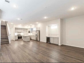 5823 Fairdale Ln in Houston, TX - Building Photo - Building Photo