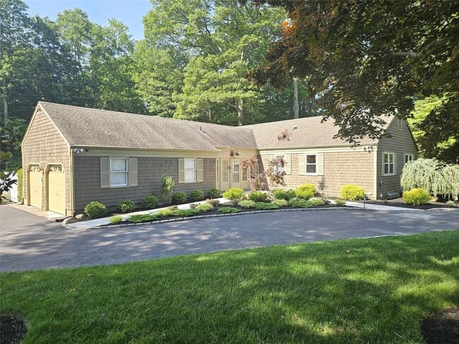 45 Woodchuck Hollow Ln in Wading River, NY - Building Photo - Building Photo