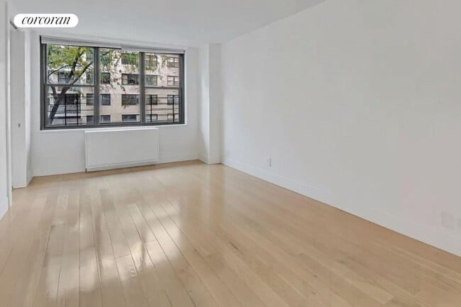 301 E 87th St in New York, NY - Building Photo - Building Photo