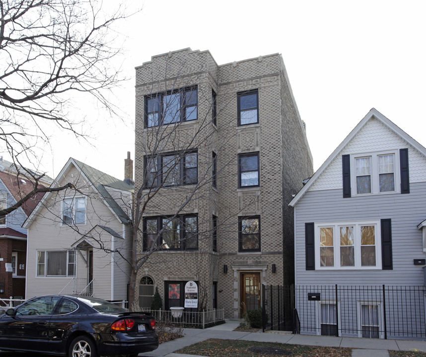 2323 W Melrose St in Chicago, IL - Building Photo