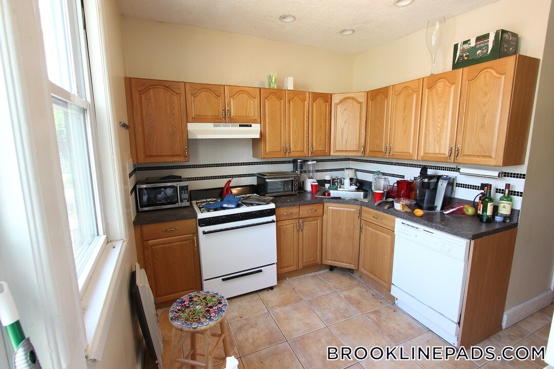 125 Brook St in Brookline, MA - Building Photo