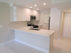 13020 SW 92nd Ave in Miami, FL - Building Photo - Building Photo