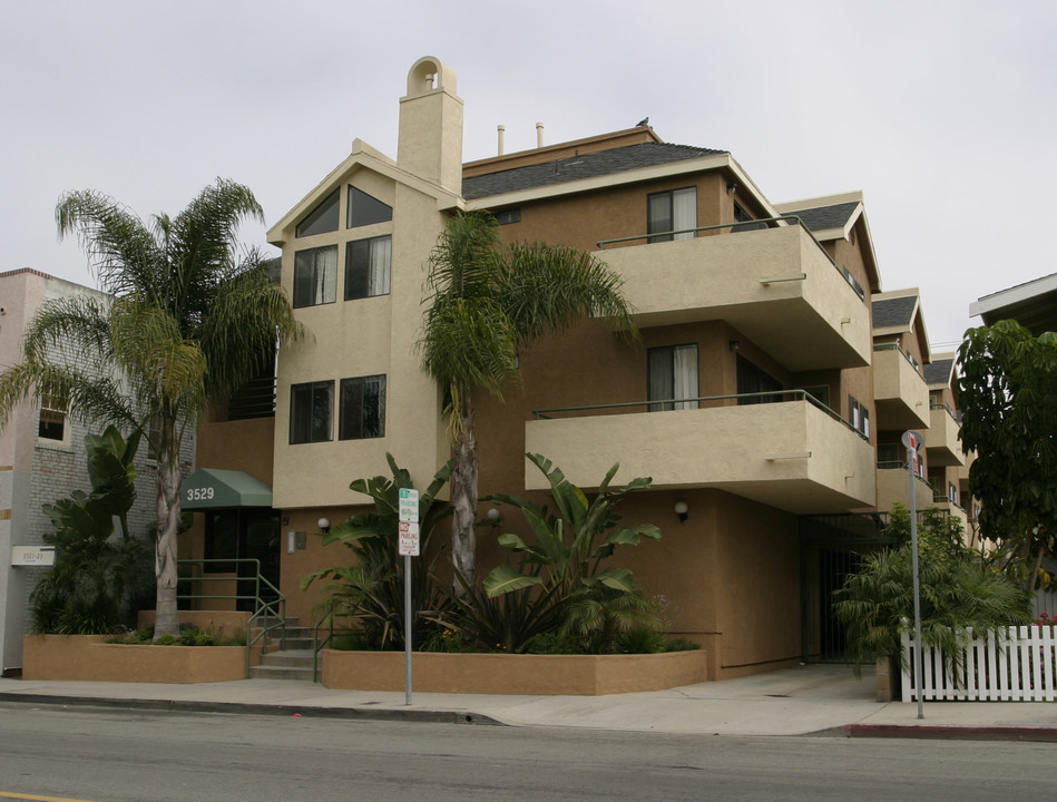 3529 E Broadway in Long Beach, CA - Building Photo