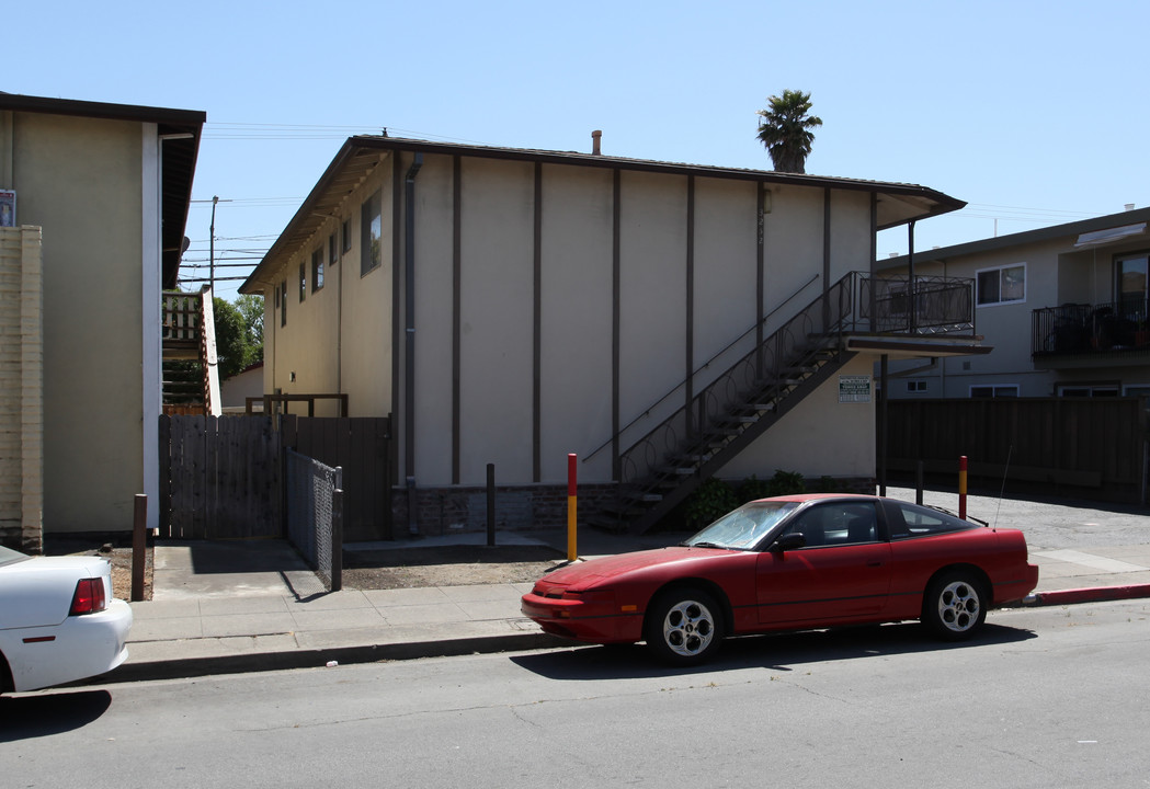 3252 Rolison Rd in Redwood City, CA - Building Photo