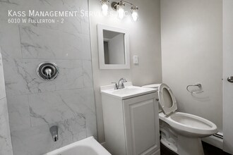 6010 W Fullerton Ave in Chicago, IL - Building Photo - Building Photo