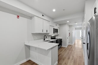 48 S Carrollton Ave in Baltimore, MD - Foto de edificio - Building Photo