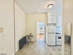 93 Bay St in Montclair, NJ - Building Photo - Building Photo