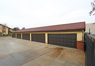 Park Flower Apartments in Garden Grove, CA - Foto de edificio - Building Photo