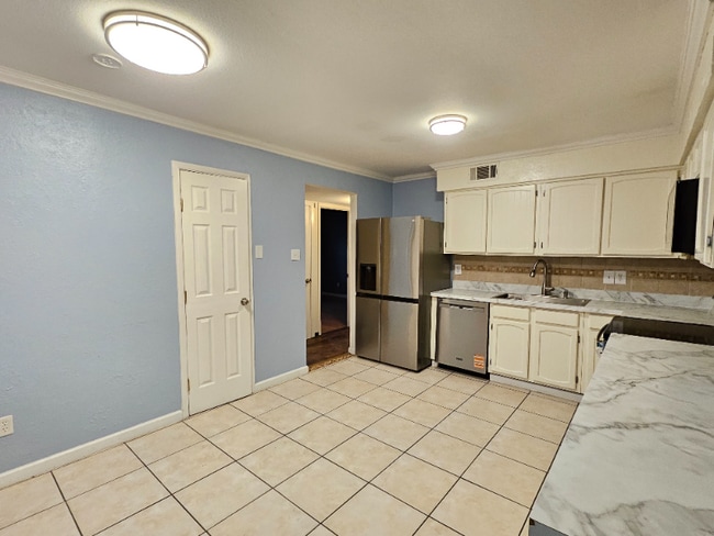 1829 Palo Duro Dr in Garland, TX - Foto de edificio - Building Photo