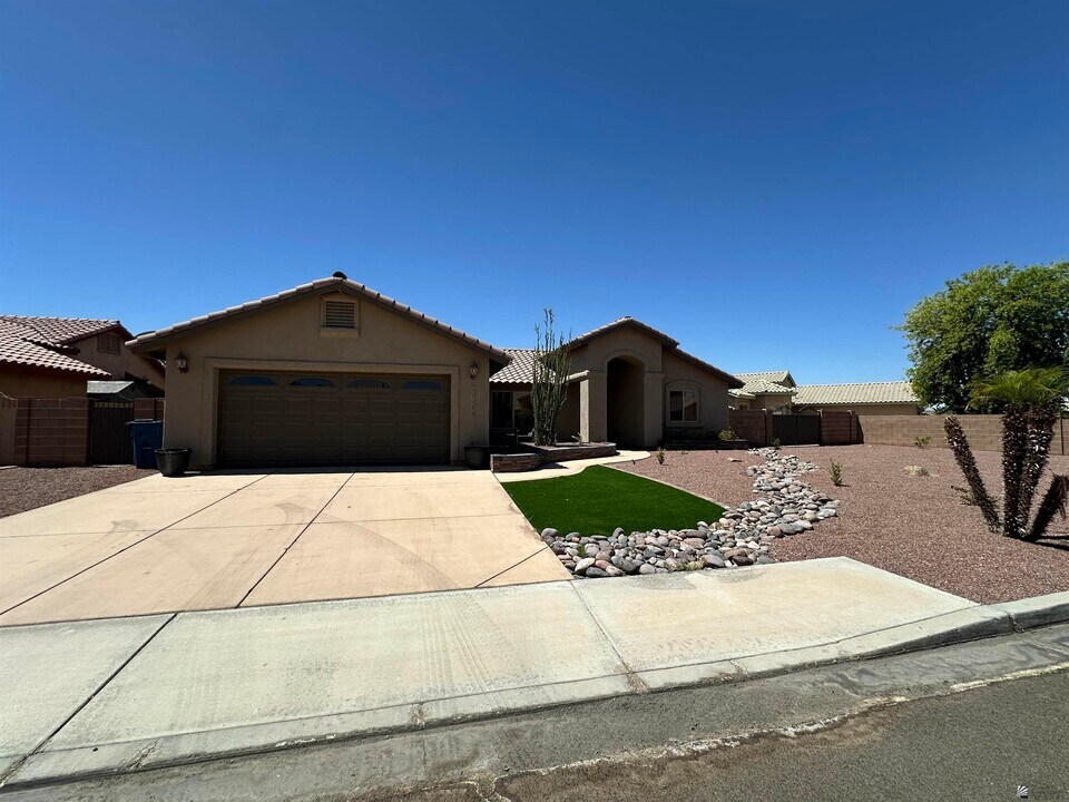 11735 Calle Del Cid in Yuma, AZ - Building Photo