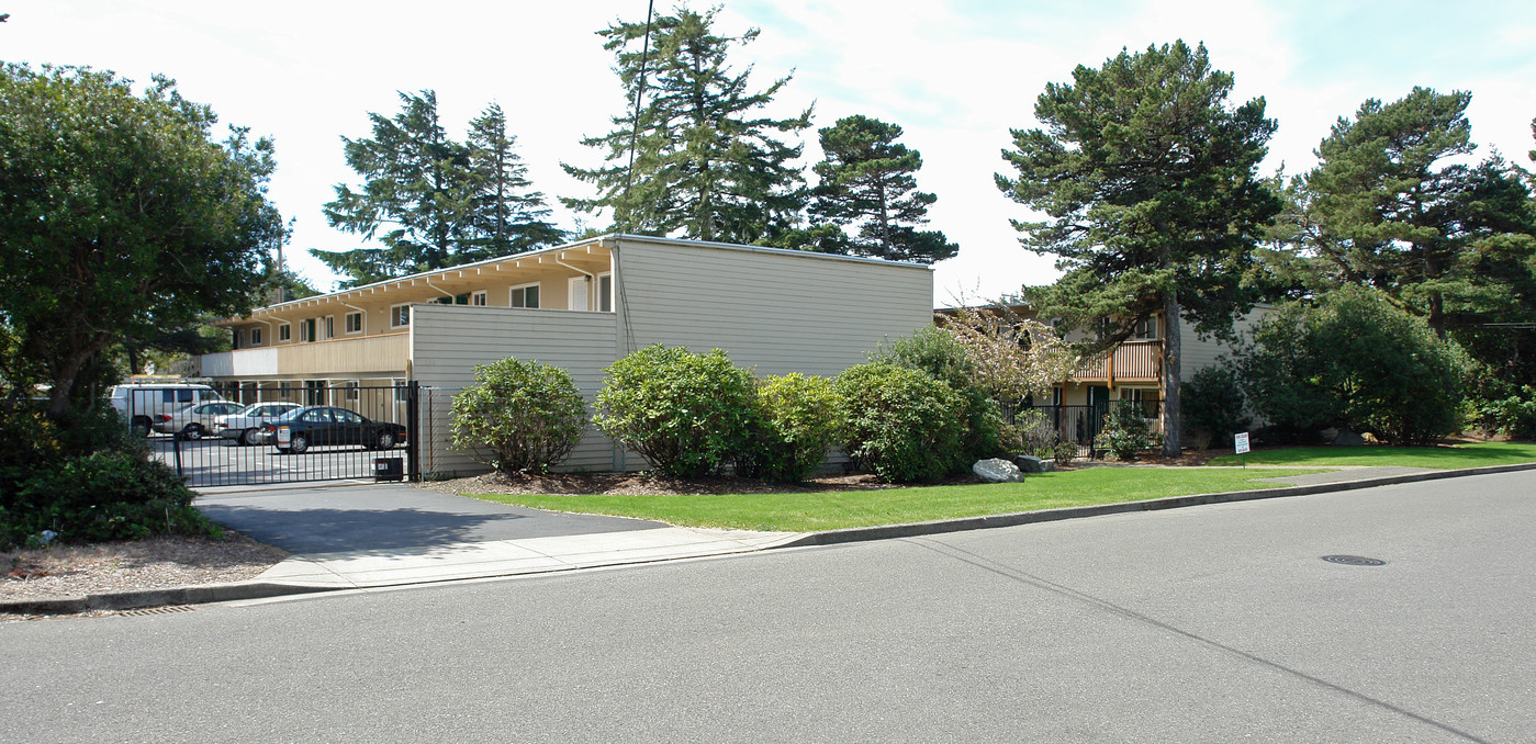 1260 10th St in Florence, OR - Building Photo