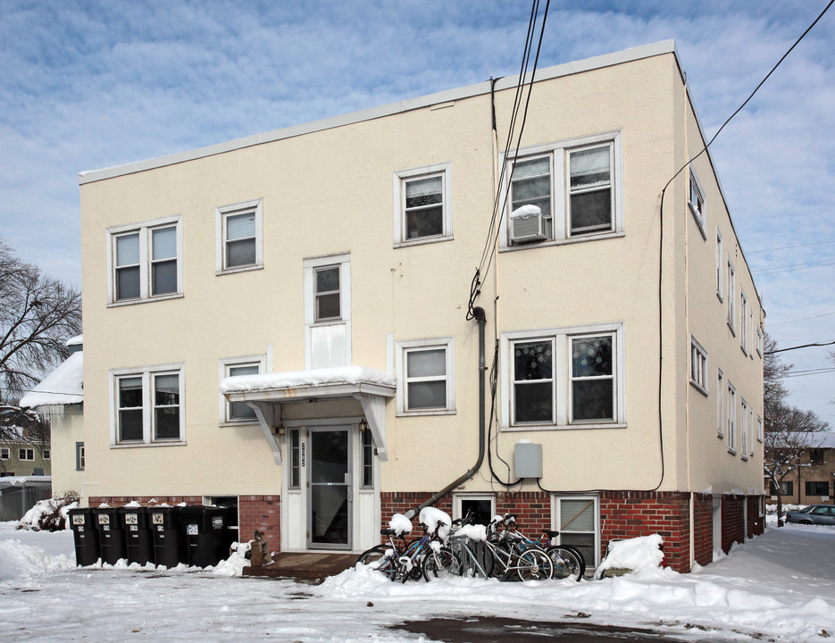 2082 Como Ave in St. Paul, MN - Foto de edificio