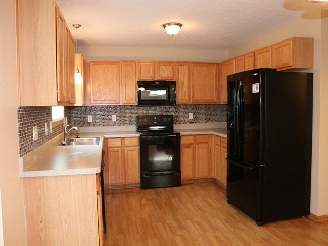219 Hayfield Dr in Delaware, OH - Foto de edificio - Building Photo