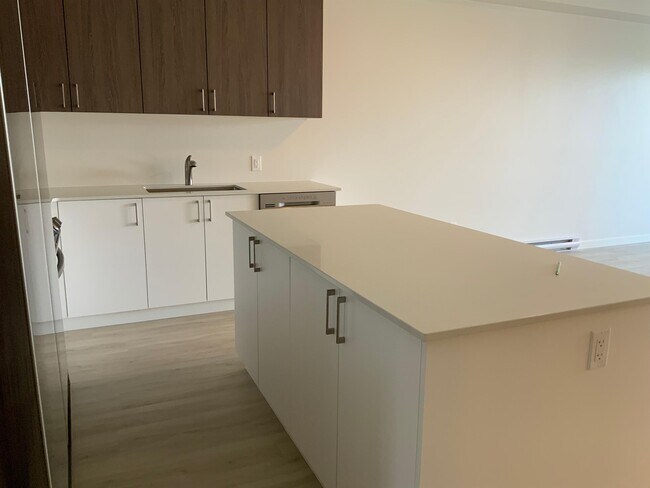 810-810 Orono Ave in Langford, BC - Building Photo - Building Photo