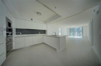 300 Sunny Isles Blvd, Unit 4-1904 in Sunny Isles Beach, FL - Building Photo - Building Photo