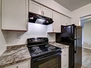 Highland Club Apartments in Watervliet, NY - Building Photo - Building Photo