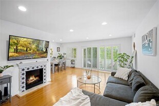 2345 Roscomare Rd in Los Angeles, CA - Building Photo