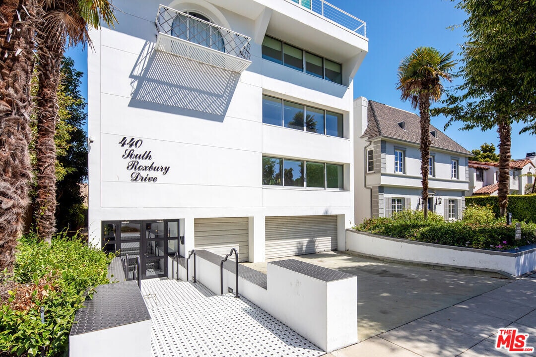440 S Roxbury Dr in Beverly Hills, CA - Building Photo