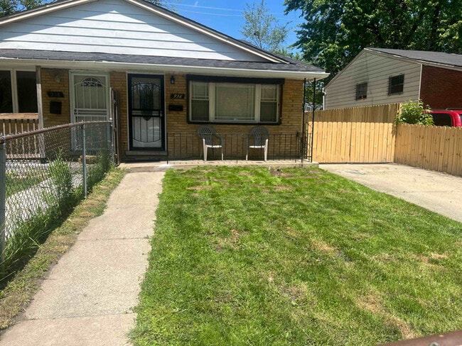 property at 936 W 116th Pl