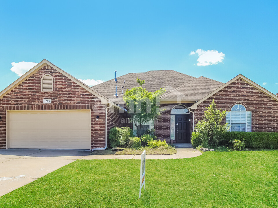 1005 E Uniontown St in Broken Arrow, OK - Foto de edificio