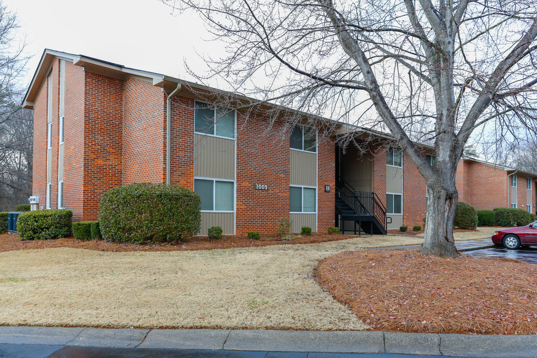 Woodhill Apartments in Lincolnton, NC - Building Photo