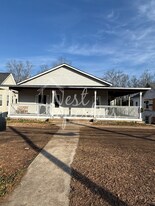 233 E Cambridge Ave in Greenwood, SC - Building Photo