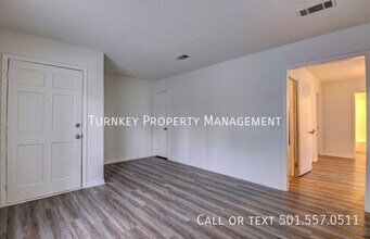 8819 Tanya Dr in Little Rock, AR - Building Photo - Building Photo