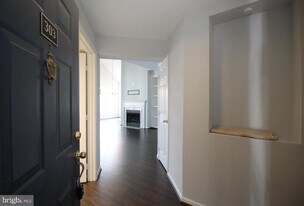 46598 Drysdale Terrace in Cascades, VA - Building Photo