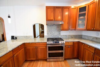 75 Somerset Rd in Brookline, MA - Foto de edificio - Building Photo