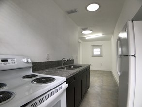 97 NW 27th St in Miami, FL - Building Photo - Interior Photo