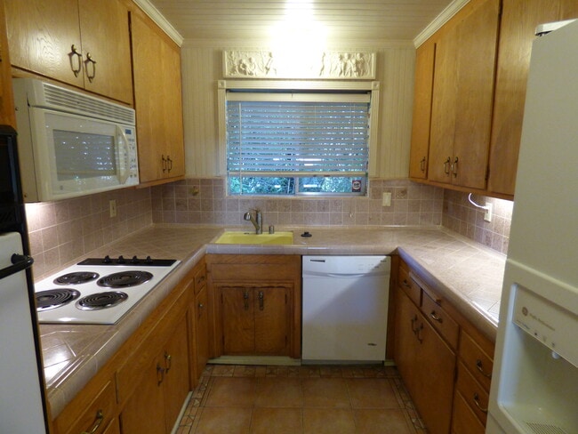 6016 S Land Park Dr, Unit #7 in Sacramento, CA - Building Photo - Building Photo