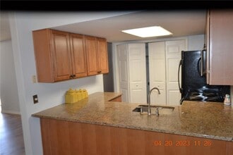 6912 El Centro Ct in Tampa, FL - Building Photo - Building Photo