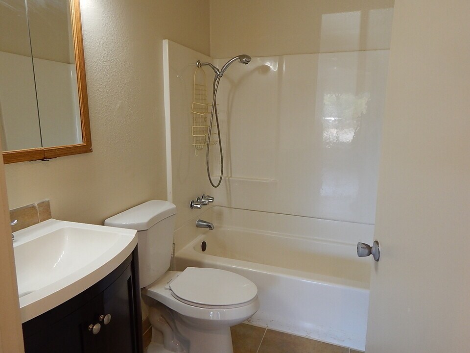 2454 Corydon Ave in Norco, CA - Building Photo