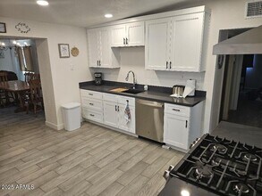 2321 N 30th St in Phoenix, AZ - Building Photo - Building Photo