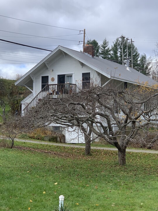 550 Vt Route 100C in Johnson, VT - Building Photo