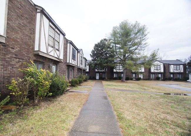 Jamestown Square in Columbus, MS - Building Photo - Other