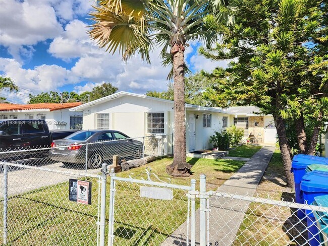 2277 SW 15th St in Miami, FL - Building Photo - Building Photo