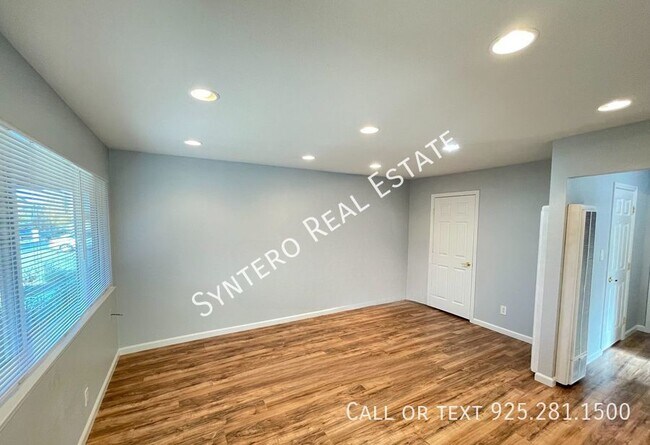 1595 3rd Ave-Unit -D in Walnut Creek, CA - Building Photo - Building Photo