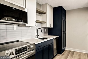 1500 Locust St, Unit 1B-2612 in Philadelphia, PA - Building Photo